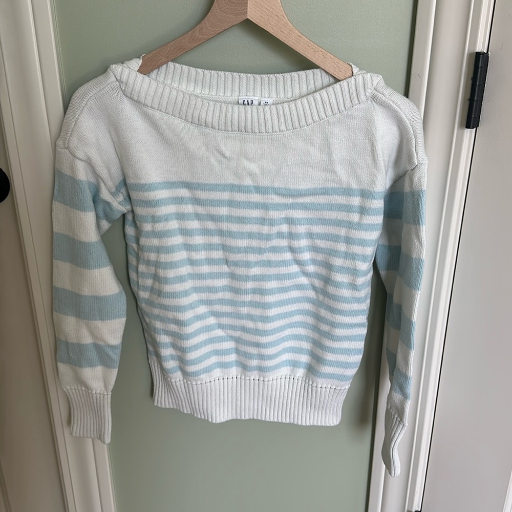 Gap sweater in a size xs